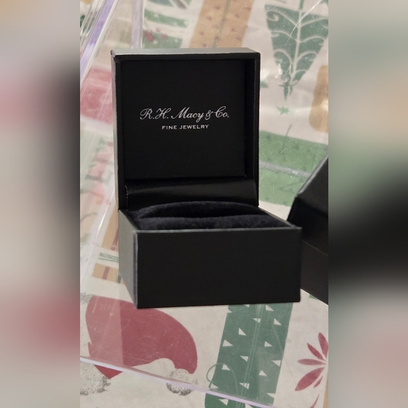 R. H. Macy & Co. JEWELRY Gift Box Set • 2 Pieces ( Used ) - Picture 3 of 8